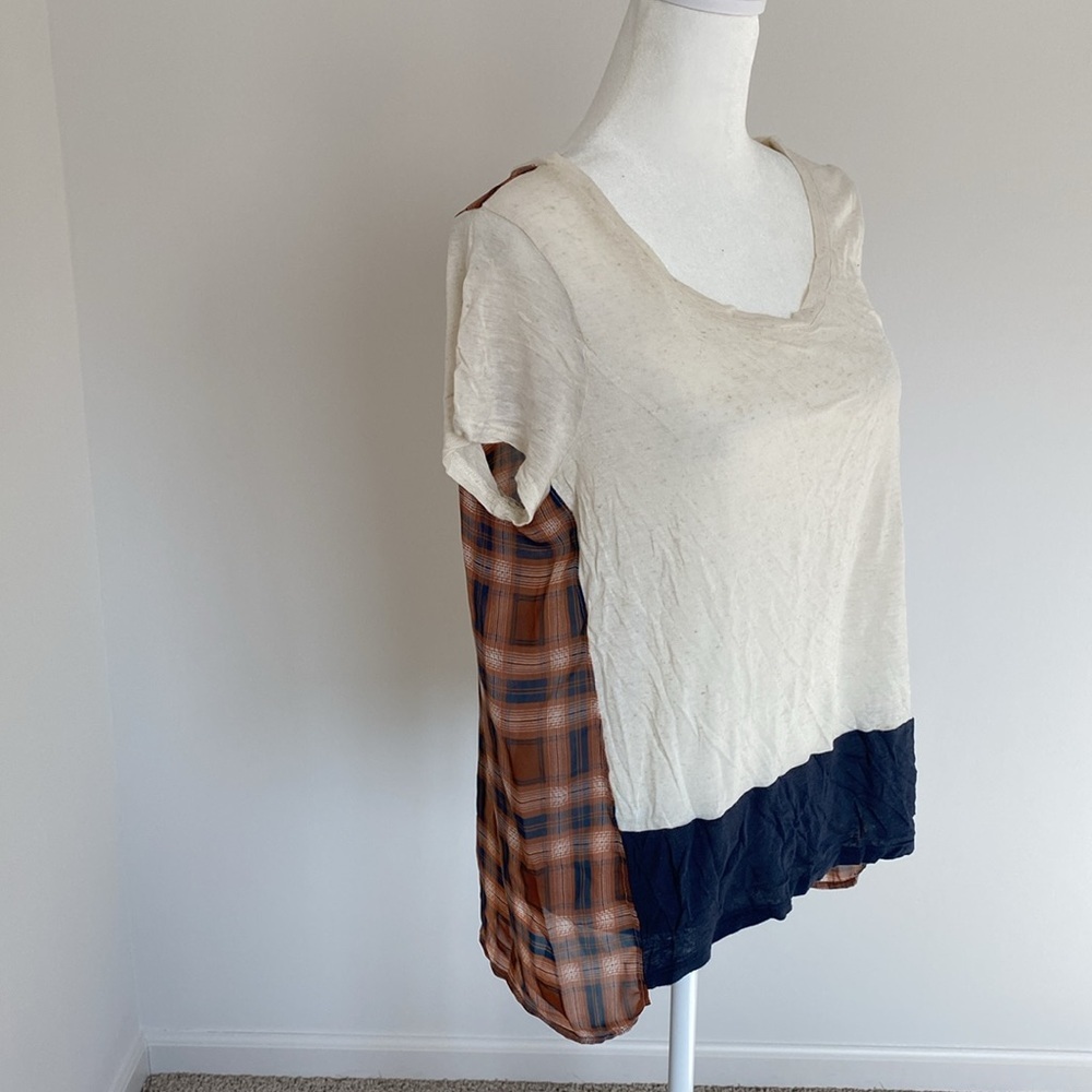 Top with Plaid Back Detail 💕